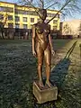 Cornelia Schulz: Stehender weiblicher Akt, Bronze, 1975–78; Patientengarten