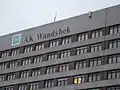 Aufschrift "AK Wandsbek" am Bettenhaus, noch aus der Zeit, als die Stadt Hamburg Besitzer der Klinik war