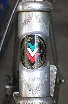Decal und Gravuren auf einem Alurad von Alan