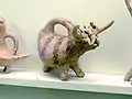 Tonrhyton in Form eines Stiers, den Männer bei den Hörnern halten. Vorpalastzeit (3300–2100 v. Chr.)