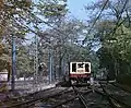 Vor der oberirdischen Endstelle befand sich ein doppelter Gleiswechsel, gewendet wurde am Bahnsteig
