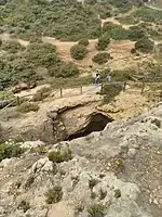 Einsturzhöhle Nähe Strand