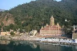 Rishikesh, Tempel am Ufer des Ganges