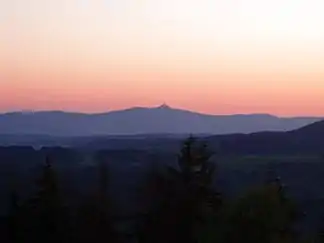 Blick zum Jeschkengebirge mit Ještěd
