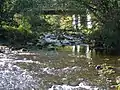 Die Abzucht mündet bei Oker in die Oker, die vorn im Bild nach rechts fließt.