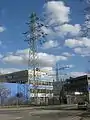 110-kV-Leitung am Umspannwerk Stuttgart-Obertürkheim – Die Originalmasten aus den 1920er Jahren sind hier längst ersetzt worden