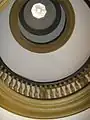 Blick durch die Mittelöffnung nach oben bis zur Lichthaube im Dach (2011)