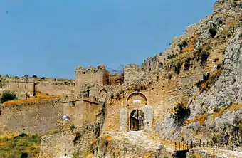 Rüstlöcher im ersten Stadttor von Akrokorinth (Griechenland)