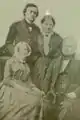 Adele Hagedorn um 1853 mit Eltern und Bruder