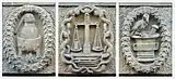 Apothekensymbole am Haus