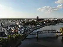 Luftaufnahme der Hubbrücke in Richtung des Stadtzentrums