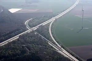 Auto­bahn­dreieck Ahlhorner Heide: Unten rechts die A 29; von rechts oben nach links unten die A 1