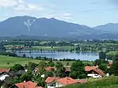 Blick auf Aidling und den Riegsee, im Hintergrund der Staffelsee