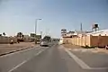 Blick auf das al-Meera Supercenter an der Mesaika Street von der al-Baratha-Straße.