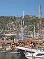 Hafen von Alanya mit Festungsmauer