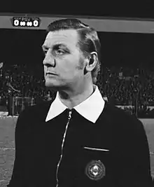 Porträt von Schiedsrichter Alberto Michelotti bei einem Europapokalspiel 1975