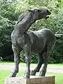 „Wildes Pferd“ am Königsplatz in München, 1965.