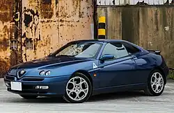 Motorhaube und Scheinwerfer im Quartz-Stil: Alfa Romeo GTV Tipo 916 (ab 1994)