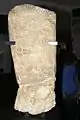 Menhir III, das Original im Palais Mamming Museum