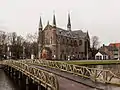Sankt-Joseph-Kirche mit Nassaubrücke