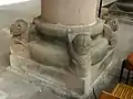 Klosterkirche, südliches Seitenschiff, letzte erhaltene romanische Säulenbasis