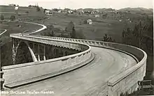 Die S-förmige Fahrbahn der alten Rotbachbrücke von 1924