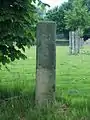 Säulenförmiger Grenzstein an der Westgrenze von Clemenshafen