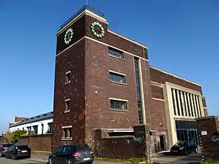Fleischabholhalle (Bogenhalle) mit Uhrenturm; Ostansicht