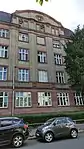 Der dem Carolinum vorbehaltene mittlere Gebäudekomplex von 1910 an der Ludwig-Rehn-Straße