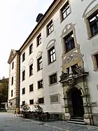 östlicher Barockanbau Zieroldsplatz hinten: Standort ehemaliger Marktturm  1706 abgebrannt