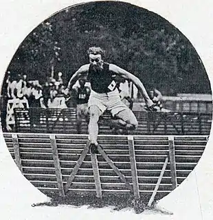 Der herausragende Athlet dieser Spiele Alvin Kraenzlein gewann die Hürdenläufe über 110 und 200 Meter, den 60-Meter-Lauf und den Weitsprung