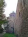 Südseite mit Geschützturm und Außenmauer des Friedrichsbaues