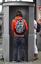 UriLift-Urinale in der Altstadt von Amsterdam und Göteborg sind im Boden versenkbar und werden bei Bedarf ausgefahren.