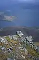 Blick vom An Coileach am Ostende des Glamaig auf Loch Sligachan und zur Insel Raasay