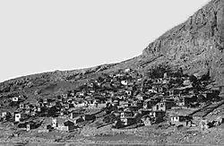 Kastri vor der Großen Ausgrabung von Delphi 
 
Decauville-Bahn in Kastri während der Ausgrabungen, 1892–1903