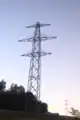 Einer der Originalmasten zwischen Rommelsbach und Herbertingen, der beim Leitungsneubau nicht abgebaut wurde und als technisches Denkmal erhalten bleibt