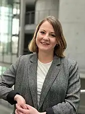 Annika Klose, Mitglied des 20. Bundestages, vor dem Paul-Löbe-Haus in Berlin Mitte.