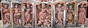 Antpur – Terrakotta-Reliefs mit Götterfiguren am Radhagovindjiu-Tempel