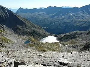 Blick vom Pass auf den Lago Cingino