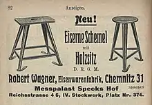 Hier ist eine der ersten Abbildungen des Rowac Hockers zu sehen. 1909 wurde dieser zum ersten Mal auf der Leipziger Messe ausgestellt. Die Anzeige Lautet „Neu! Eiserne Schemel mit Holzsitz D.R.G.M.“