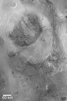 Aram Chaos in der oberen Bildhälfte. Rechts am Rand sieht man den Ausfluss in den Ares Vallis.