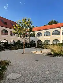 Arkadenhof Schloss Geltolfing