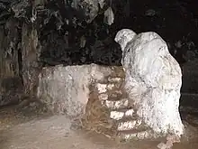 Höhle Arkoudiotissa, benannt nach diesem bärenförmigen Stalagmiten