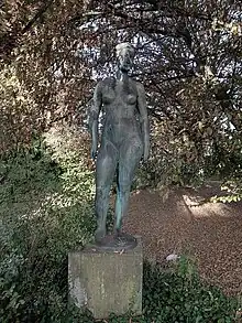  Skulptur vor den Friedhof Enzenbühl, Zürich