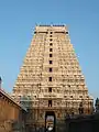Einer der Eingangstor-Türme (Gopuram) zum Arunachaleswara-Tempel