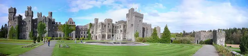 Panoramalichtbild des Ashford Castle