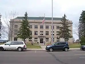 Das Ashland County Courthouse in Ashland, seit 1982 im NRHP gelistet