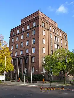 Blick auf das Turmgebäude,Berliner Allee Ecke Liebermannstraße