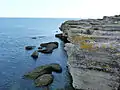 Die östliche Seite der Insel besteht zu einem großen Teil aus Klippen
