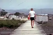 Brücke vom Strand zum Dorf, 1979